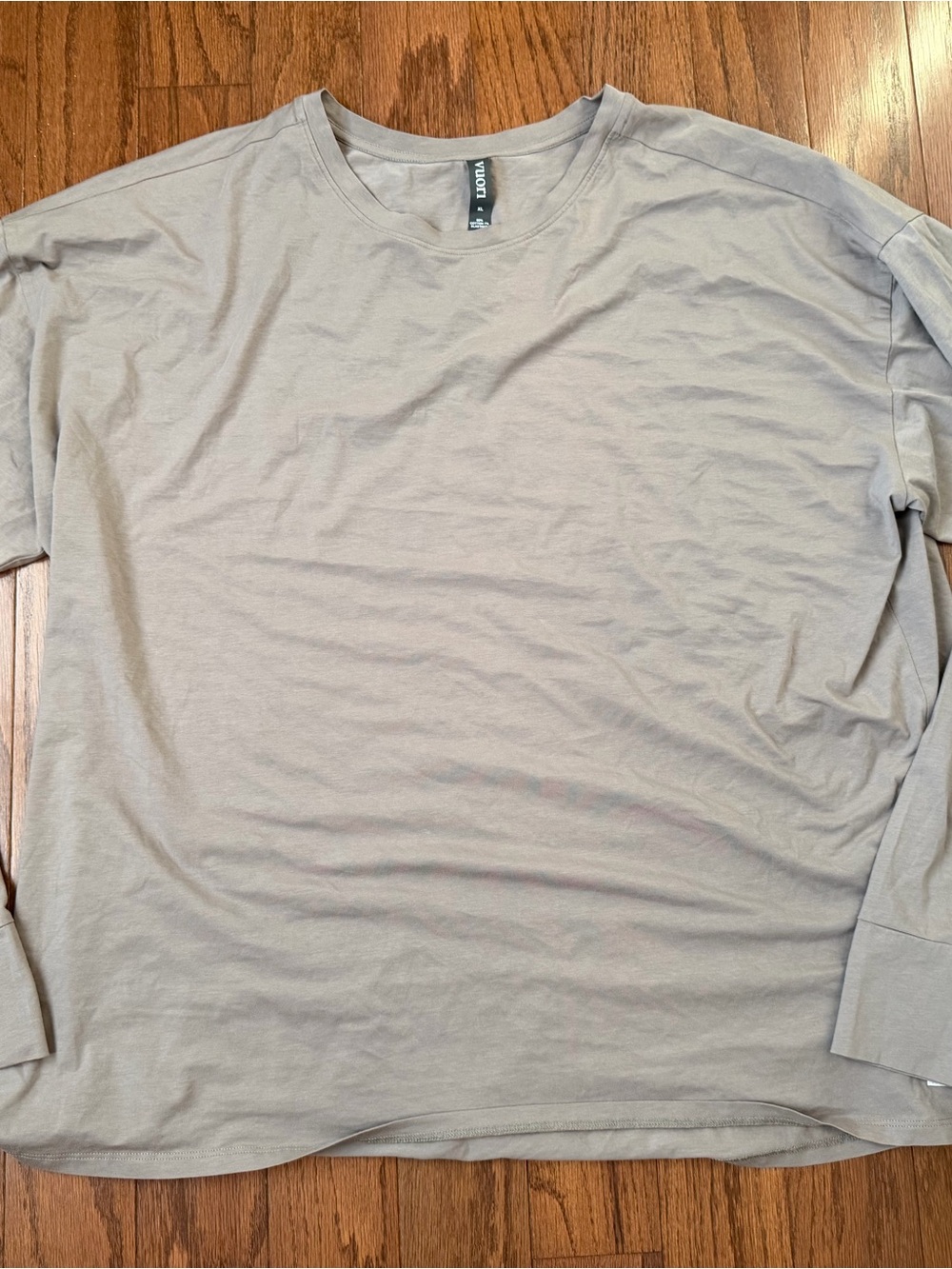 Vuori women’s  Long Sleeve Crew Tee — Light Taupe